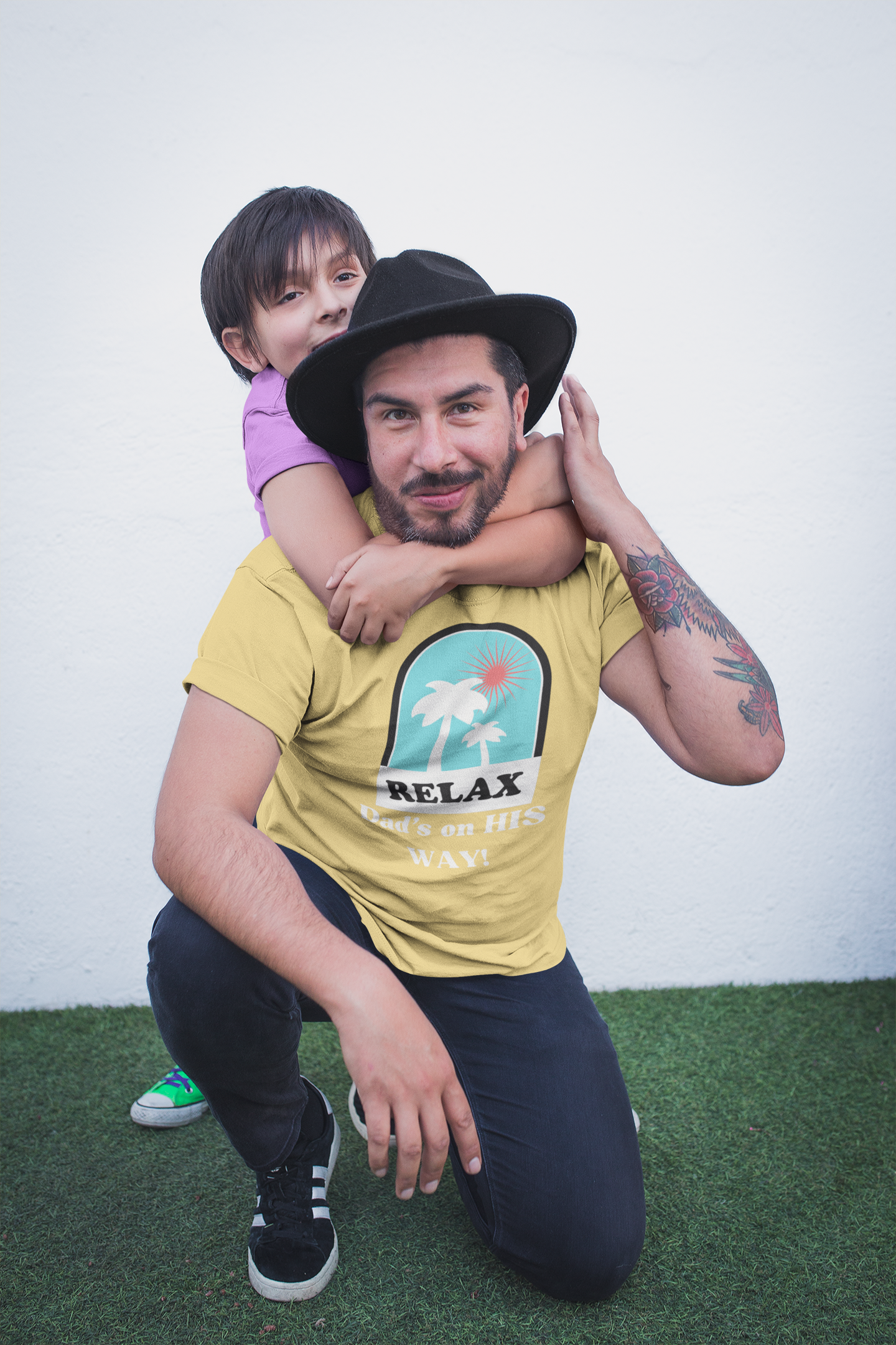 Men's 'RELAX Dad's on his WAY!' T-Shirt | Comforting Retro Sunset Palms