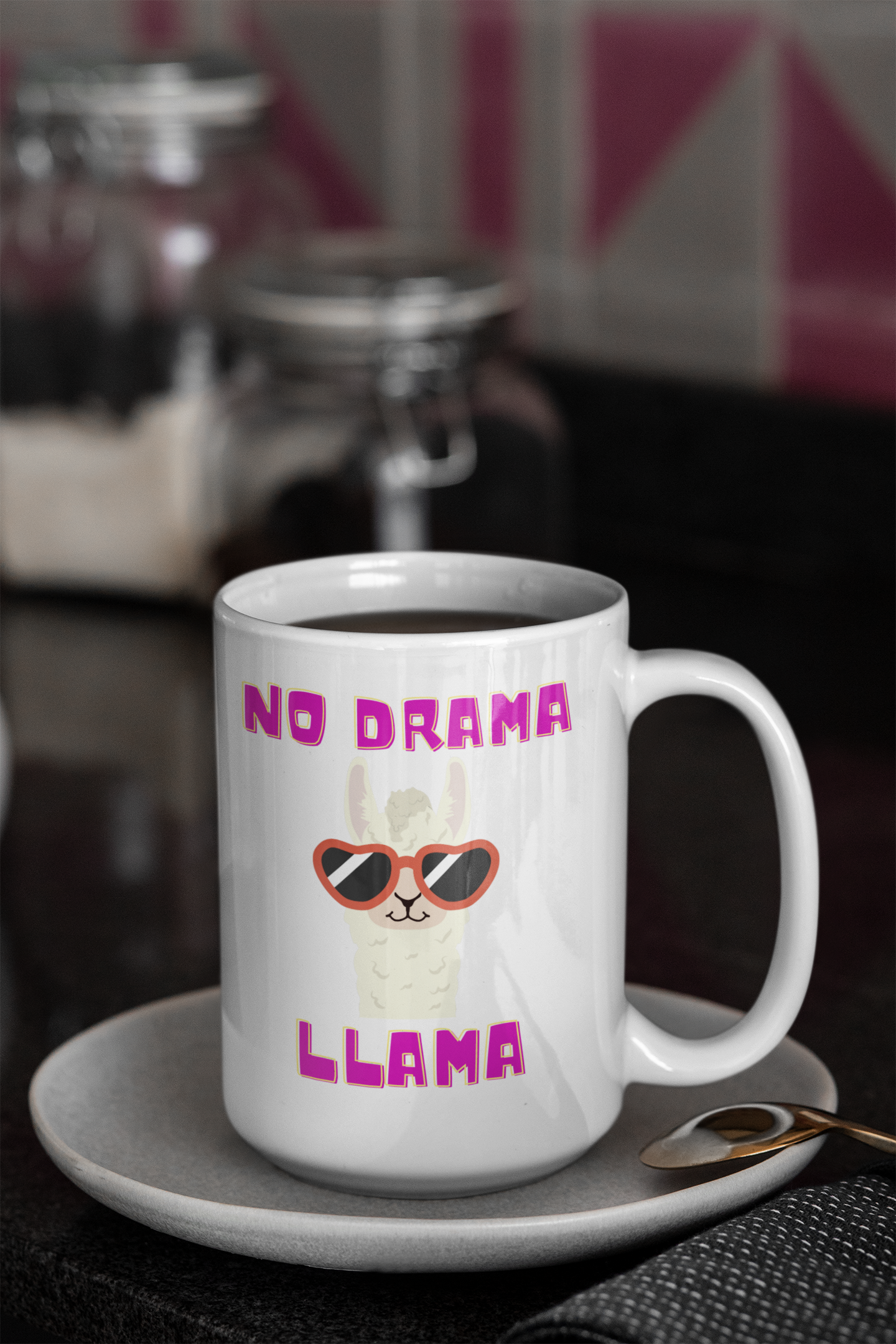 Take a break from the daily grind and enjoy a drama-free moment with our "NO DRAMA LLAMA" mug! 🦙 ☕