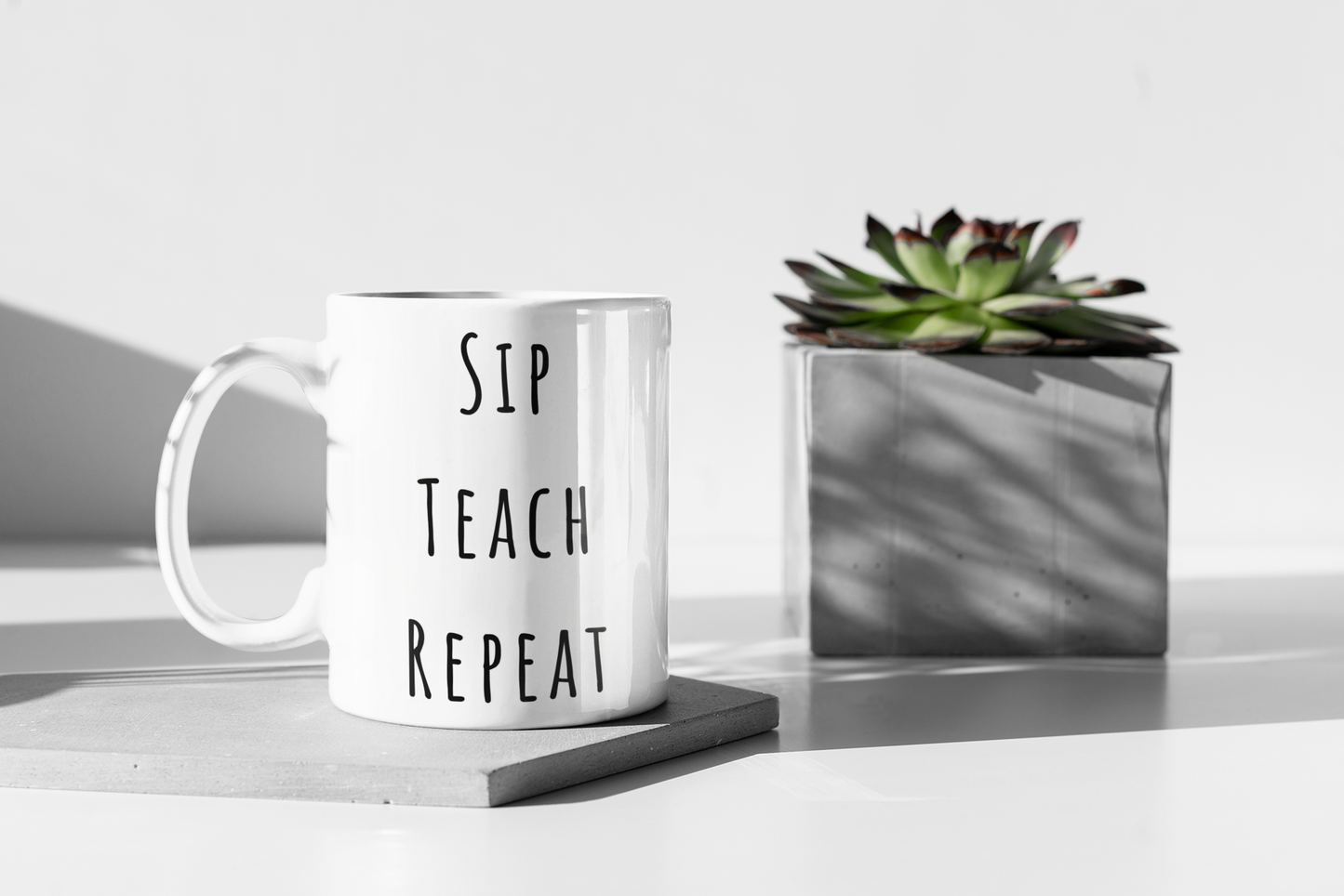 🍎 'Sip Teach Repeat' Teacher Mug 📚 | 11oz Ceramic | Celebrate Educators Every Morning | Perfect Coffee Companion