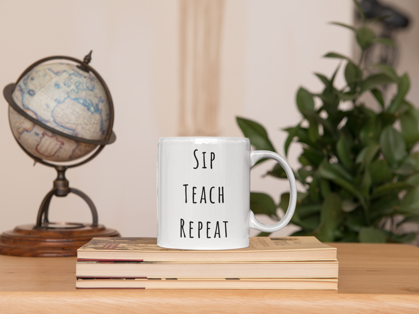 🍎 'Sip Teach Repeat' Teacher Mug 📚 | 11oz Ceramic | Celebrate Educators Every Morning | Perfect Coffee Companion